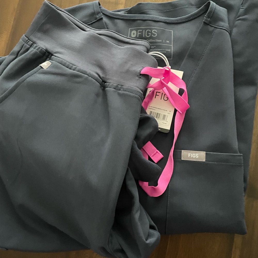 FIGS size M set: Catarina top and Zamora (high waist) bottoms, Night Sky color